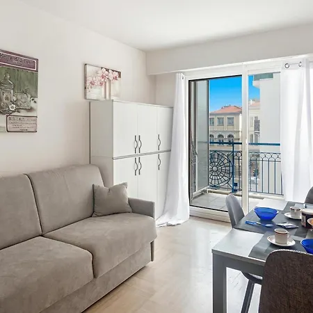 Eden Palace 3 200M From The Promenade - Happy Rentals Apartmán