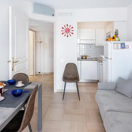 Eden Palace 3 200M From The Promenade - Happy Rentals Apartmán *
